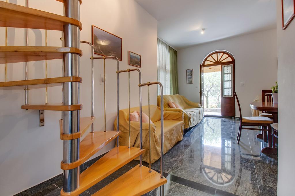 Franjo Apartment *